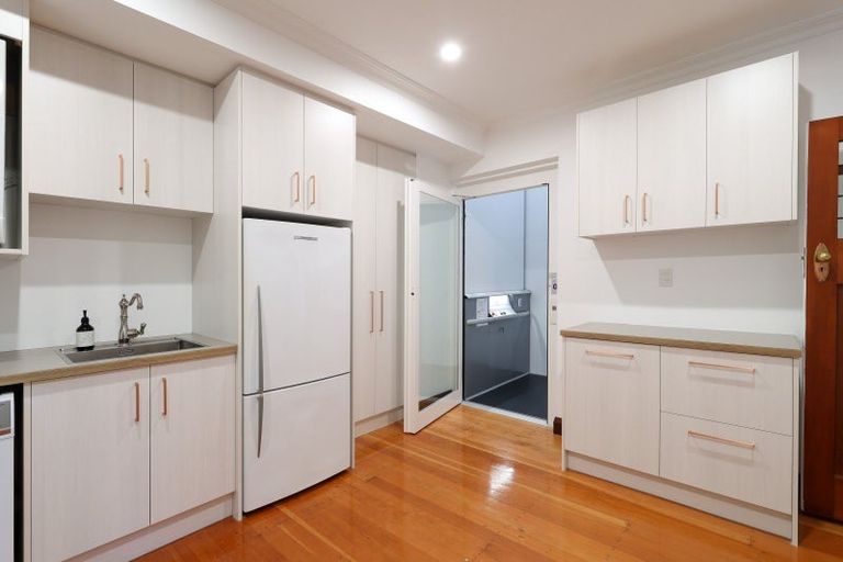 Photo of property in 23 Brougham Street, Nelson South, Nelson, 7010