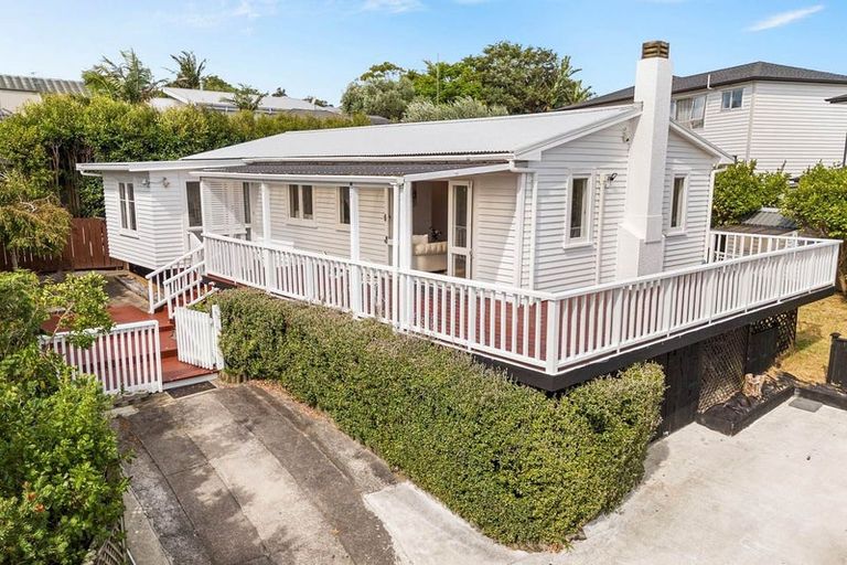 Photo of property in 2/18 Kenmure Avenue, Forrest Hill, Auckland, 0620