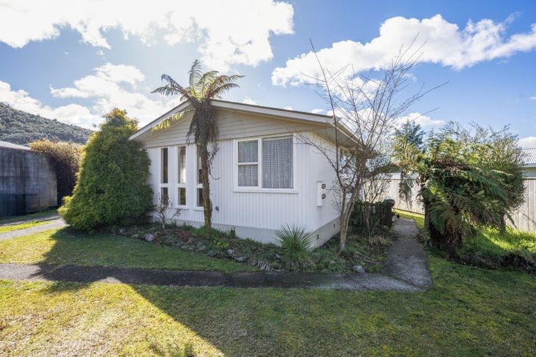 Photo of property in 4 Jade Place, Pukehangi, Rotorua, 3015