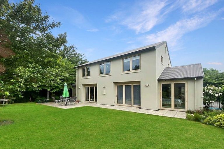 Photo of property in 15 Riverview Street, Beckenham, Christchurch, 8023