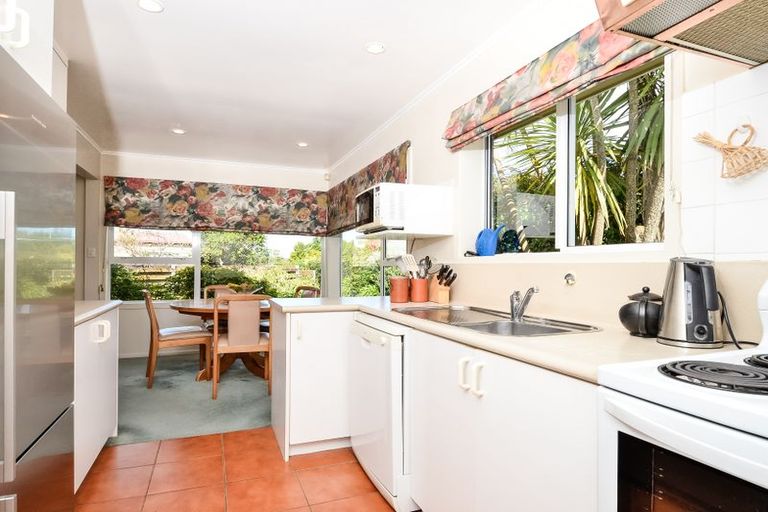 Photo of property in 42 Coniston Avenue, Te Atatu South, Auckland, 0610