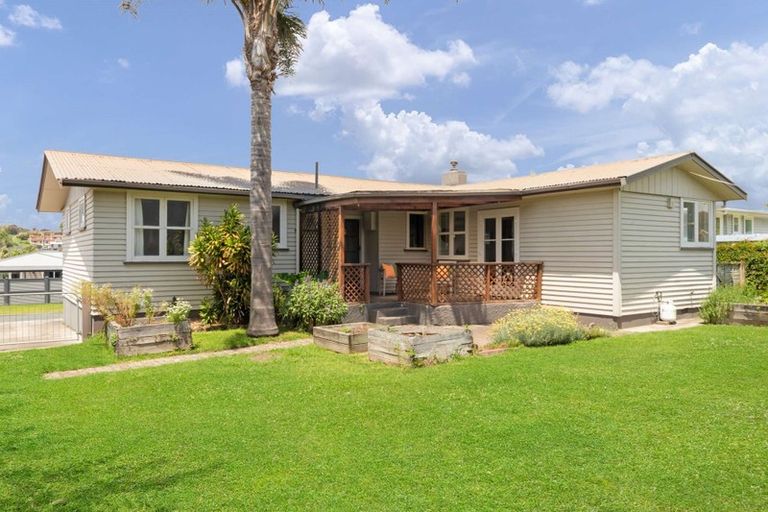 Photo of property in 64 Kingswood Road, Brookfield, Tauranga, 3110