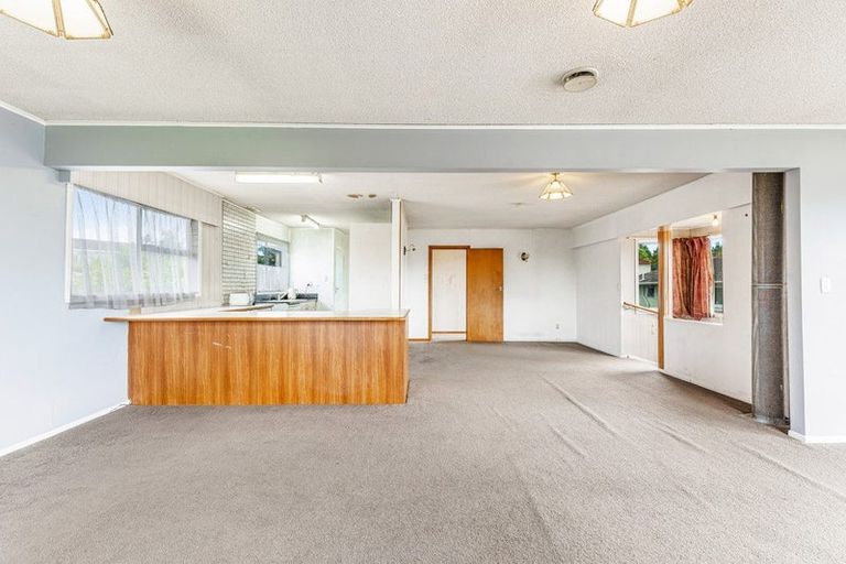 Photo of property in 19 Lydford Place, Glendene, Auckland, 0602