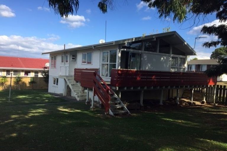 Photo of property in 4 Longbill Place, Glendene, Auckland, 0602