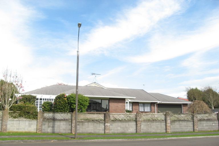 Photo of property in 5 Larsen Place, Merrilands, New Plymouth, 4312