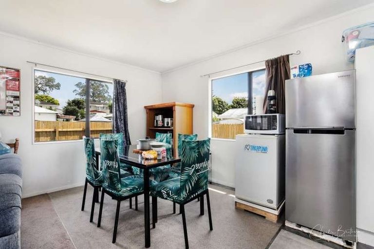 Photo of property in 2/20 Eulogy Place, Randwick Park, Auckland, 2105