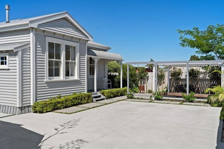 Photo of property in 4a Gloucester Road, Mount Maunganui, 3116