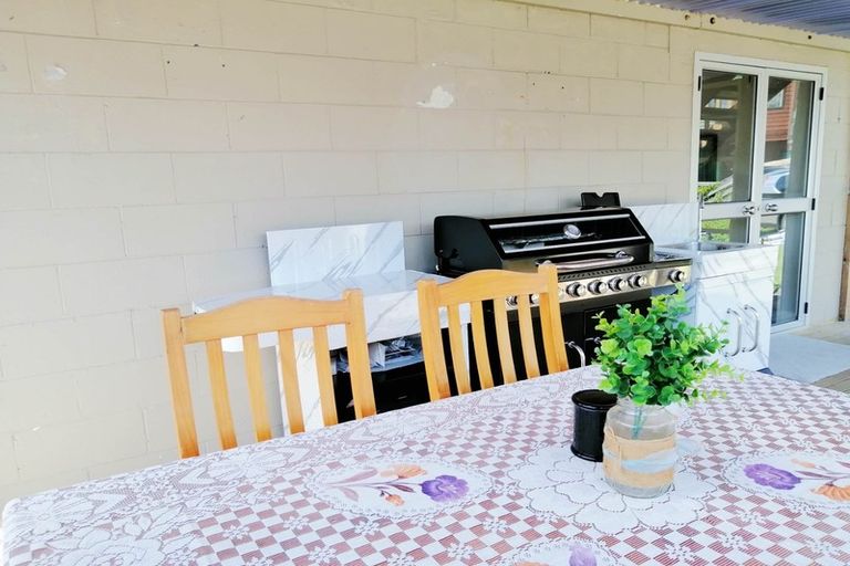 Photo of property in 16 Dalmeny Close, Murrays Bay, Auckland, 0630