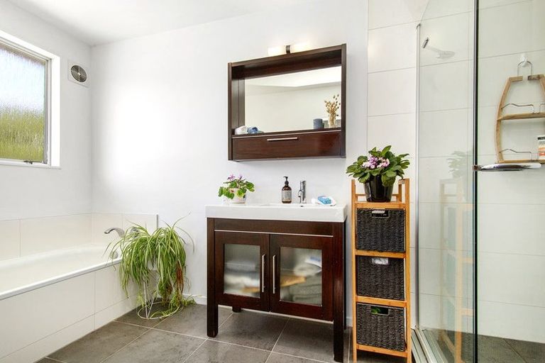 Photo of property in 64 Oriel Avenue, Tawa, Wellington, 5028