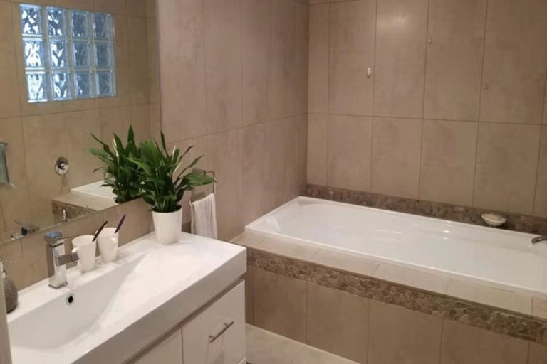 Photo of property in 4 Broman Place, Half Moon Bay, Auckland, 2012