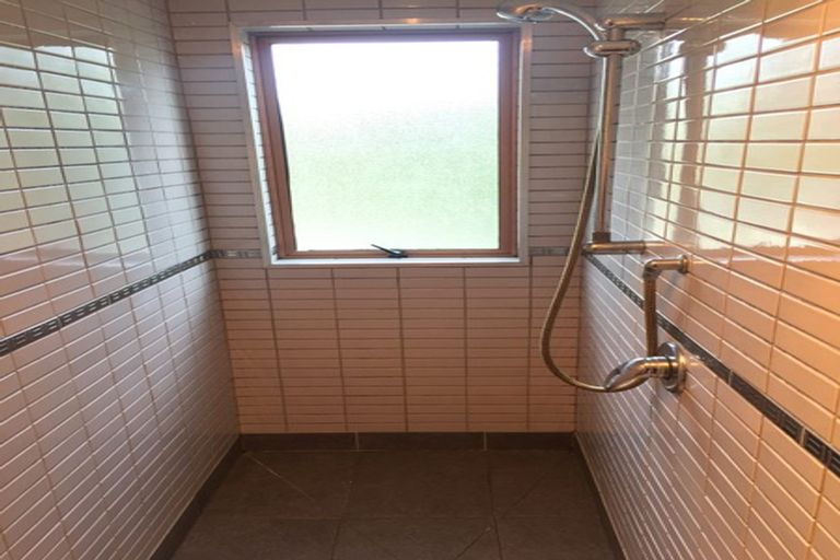 Photo of property in 17a Grande Vue Road, Hillpark, Auckland, 2102