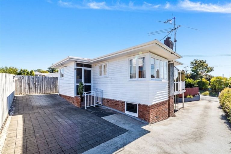 Photo of property in 65 Mcleod Road, Te Atatu South, Auckland, 0610
