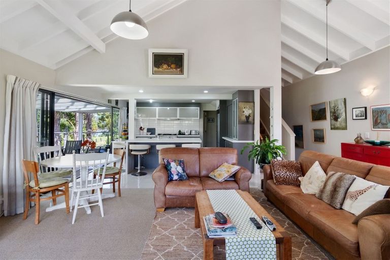 Photo of property in 122 Waireka Place, Whangamata, 3620