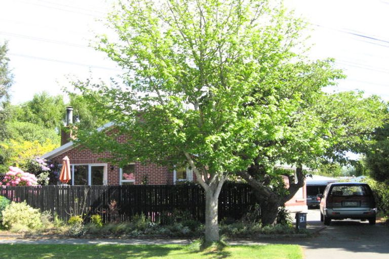 Photo of property in 21 Ambleside Drive, Burnside, Christchurch, 8053