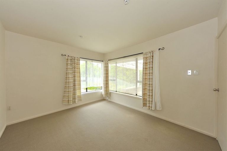 Photo of property in 8 Dalton Place, Burnside, Christchurch, 8053