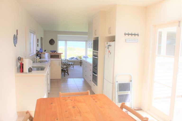 Photo of property in 59 Field Way, Waikanae Beach, Waikanae, 5036