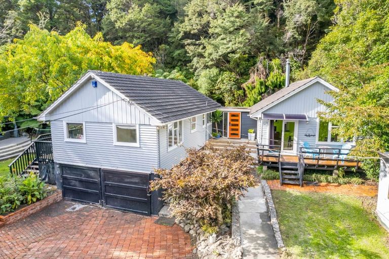 Photo of property in 49 Blue Mountains Road, Pinehaven, Upper Hutt, 5019