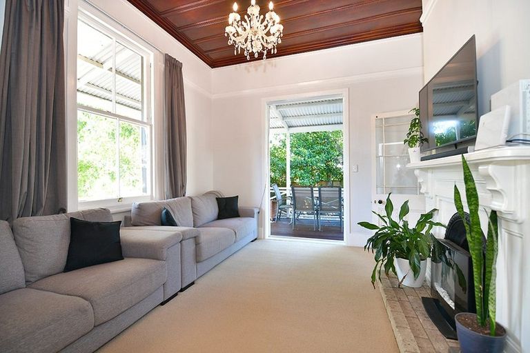 Photo of property in 1 Garfield Road, Helensville, 0800