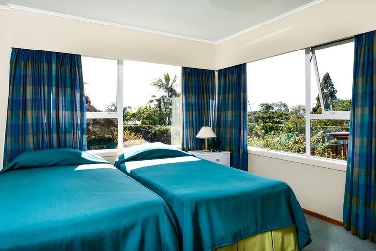 Photo of property in 42 Coniston Avenue, Te Atatu South, Auckland, 0610