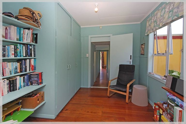 Photo of property in 9 Dewe Terrace, Foxton Beach, Foxton, 4815