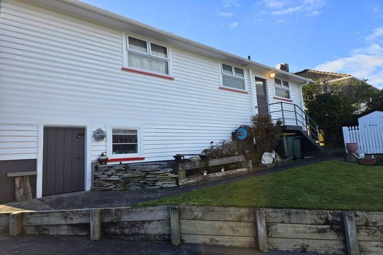 Photo of property in 9 Castor Crescent, Cannons Creek, Porirua, 5024