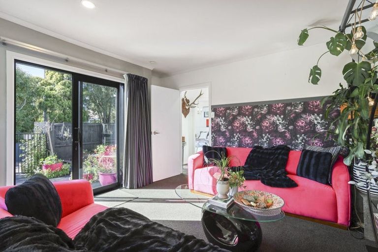 Photo of property in 1/328 Main North Road, Redwood, Christchurch, 8051