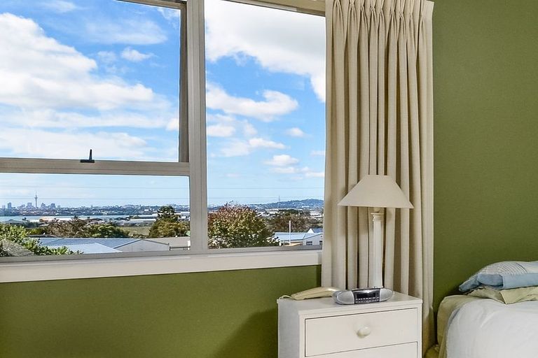 Photo of property in 42 Coniston Avenue, Te Atatu South, Auckland, 0610