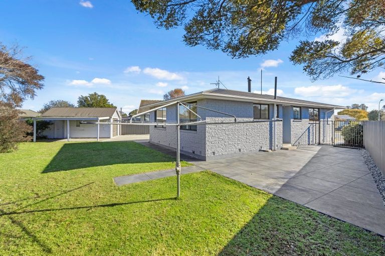Photo of property in 17 Rosanna Place, Aranui, Christchurch, 8061