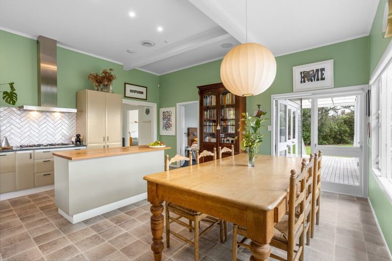 Photo of property in 376 Taiapa Road, Muriwai, Waimauku, 0881