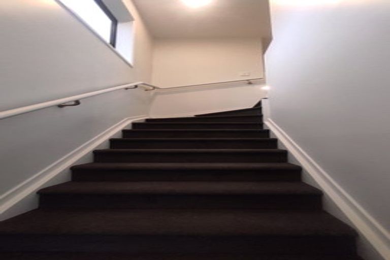 Photo of property in 3/47 Awaroa Road, Sunnyvale, Auckland, 0612