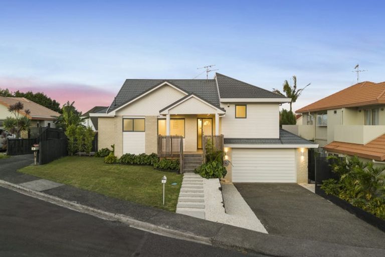 Photo of property in 5 Bridgehead Cove, West Harbour, Auckland, 0618