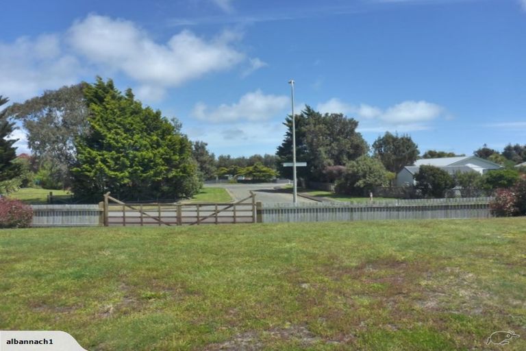 Photo of property in 7 Sand Dune Grove, Waikawa Beach, Manakau, 5573