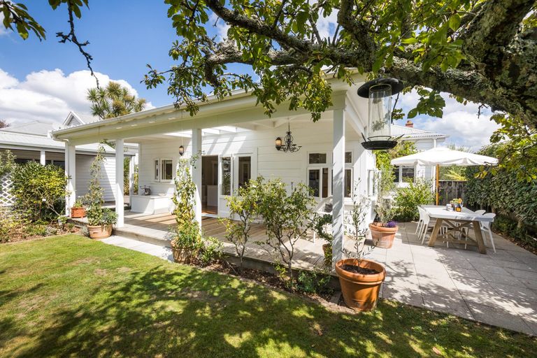 Photo of property in 135 Russell Street, Palmerston North, 4414