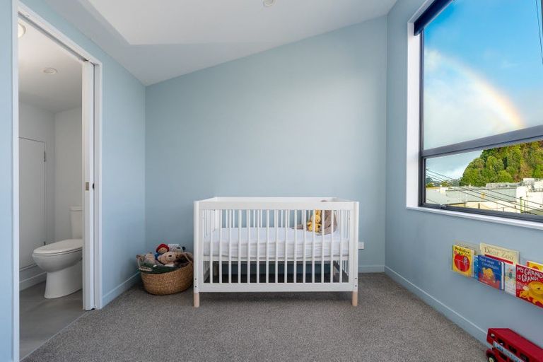 Photo of property in 13/2 Stone Street, Miramar, Wellington, 6022