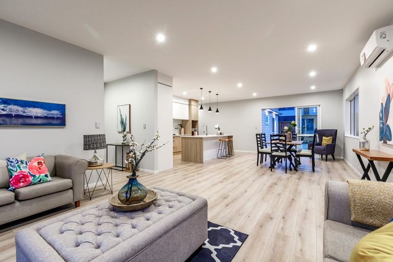 Photo of property in 10 Tarras Road, Kumeu, 0810