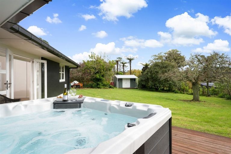 Photo of property in 72 Hanham Road, Kumeu, 0891