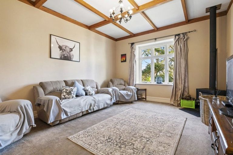 Photo of property in 2442 South Head Road, South Head, Helensville, 0874