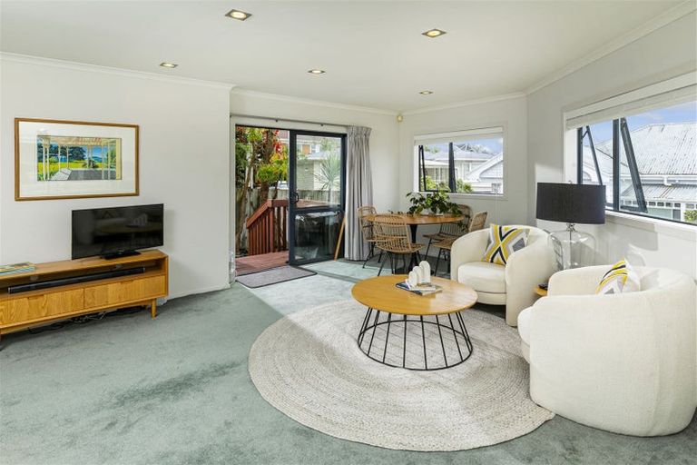 Photo of property in 2/199 Onewa Road, Birkenhead, Auckland, 0626