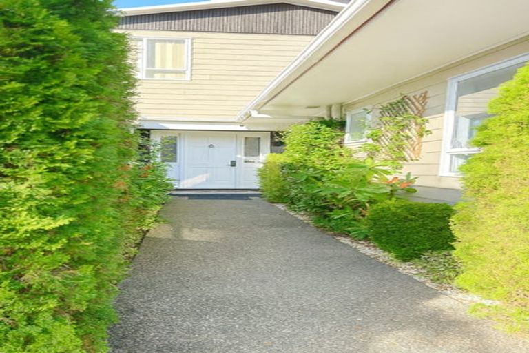 Photo of property in 33 Agincourt Street, Glenfield, Auckland, 0629