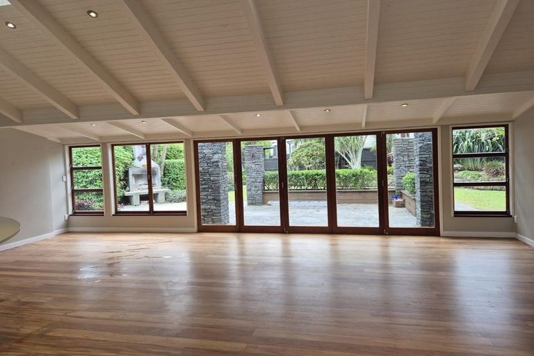 Photo of property in 1 The Knoll, Greenhithe, Auckland, 0632