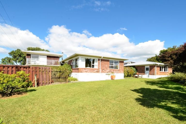 Photo of property in 42 Coniston Avenue, Te Atatu South, Auckland, 0610