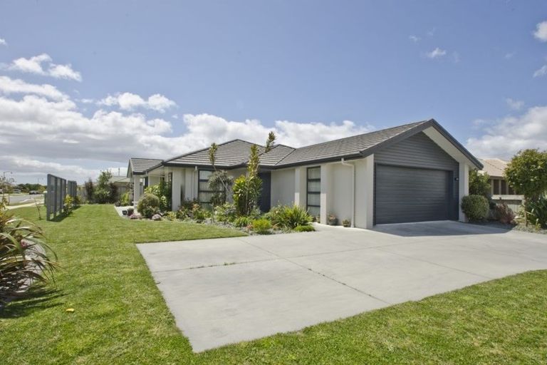 Photo of property in 125 Doncaster Drive, Papamoa Beach, Papamoa, 3118