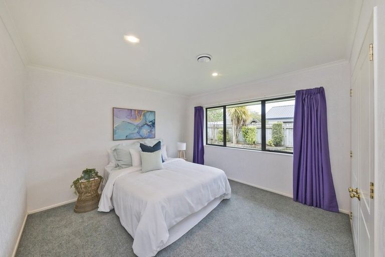 Photo of property in 8 Woodgate Court, Fitzherbert, Palmerston North, 4410