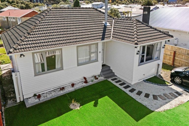 Photo of property in 243 Wellington Road, Wainuiomata, Lower Hutt, 5014