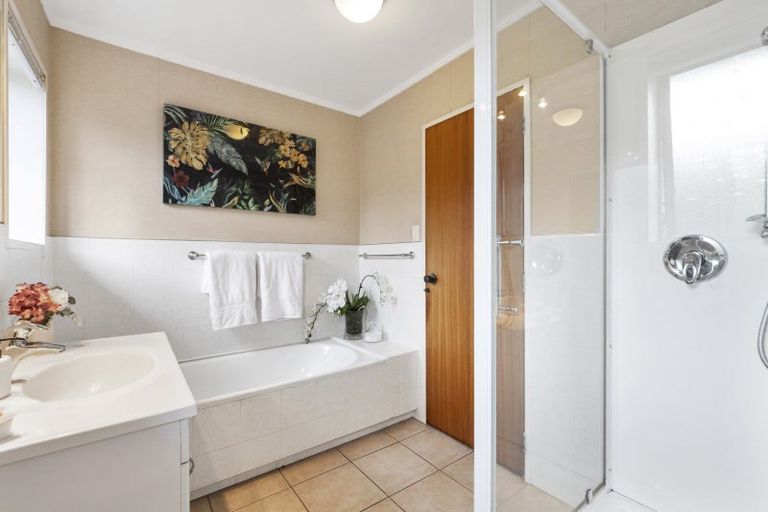 Photo of property in 11 Rippleside Place, Pahurehure, Papakura, 2113