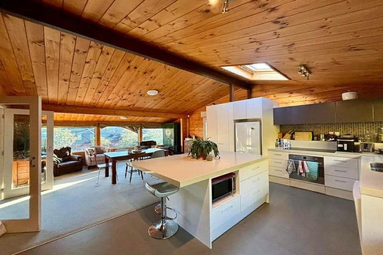 Photo of property in 24 Gaya Grove, Ngaio, Wellington, 6035