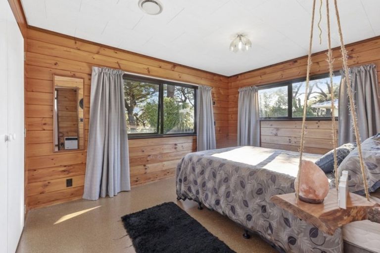 Photo of property in 18 Oaklands Grove, Clouston Park, Upper Hutt, 5018