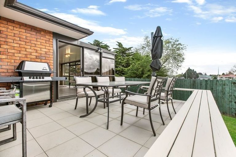 Photo of property in 15 Carisbrook Crescent, Papakura, 2110