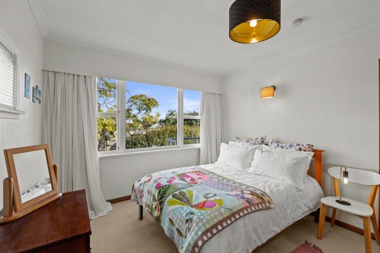 Photo of property in 5 Price Street, Westown, New Plymouth, 4310