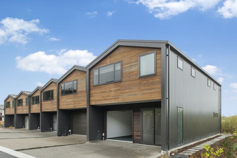 Photo of property in 1 Blenheim Place, Judea, 3110